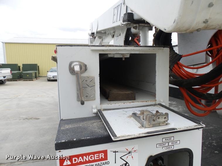 image for item AV9865 2012 Dodge Ram 5500 HD bucket truck