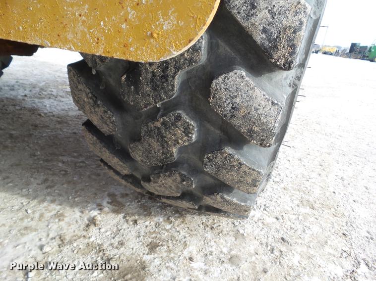 image for item BZ9977 2011 Caterpillar 906H wheel loader