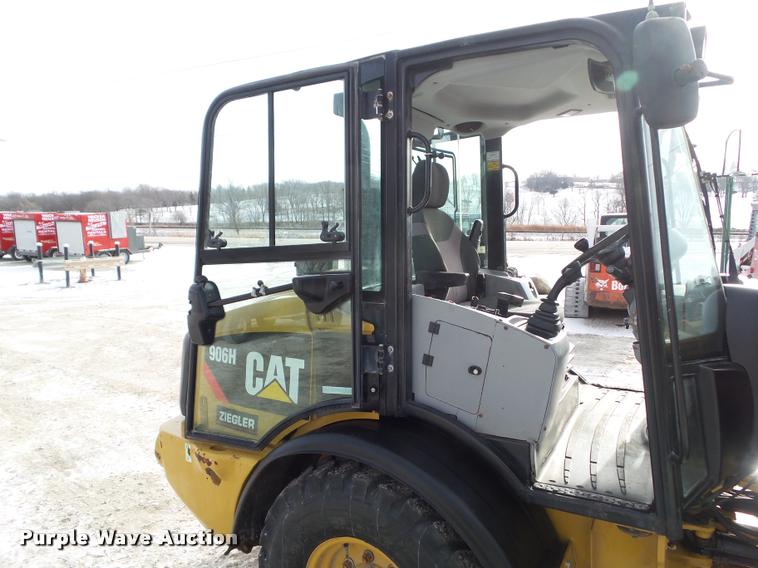 image for item BZ9977 2011 Caterpillar 906H wheel loader