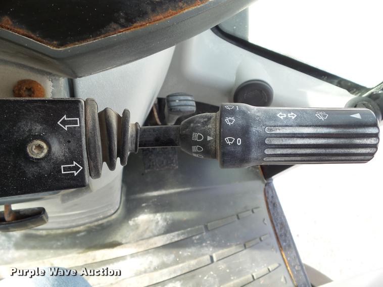 image for item BZ9977 2011 Caterpillar 906H wheel loader