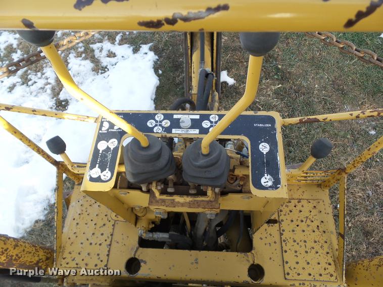 image for item BZ9982 1992 Vermeer V4750 trencher