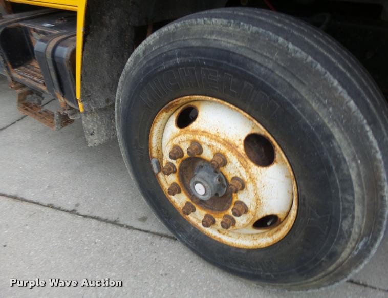 image for item DA3252 1998 Ford F800 Super Duty dump truck