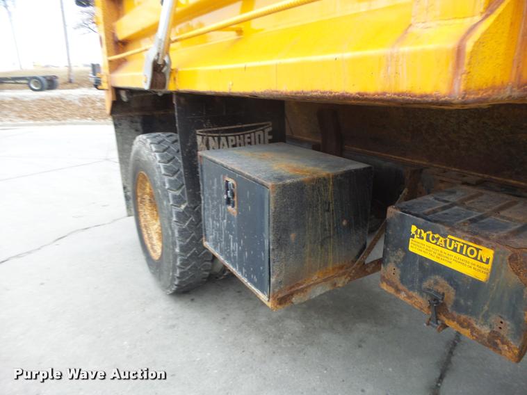 image for item DA3252 1998 Ford F800 Super Duty dump truck
