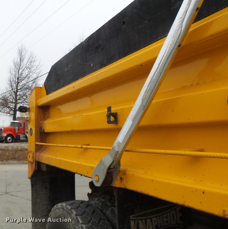 image for item DA3252 1998 Ford F800 Super Duty dump truck