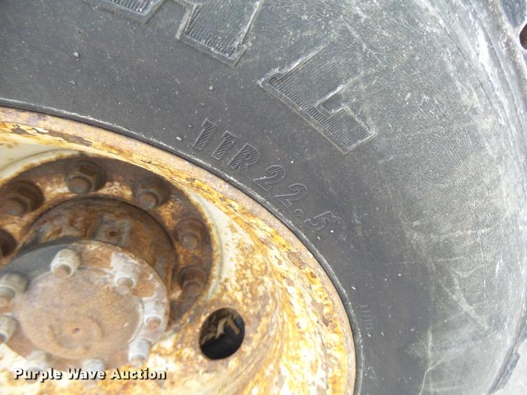 image for item DA3252 1998 Ford F800 Super Duty dump truck