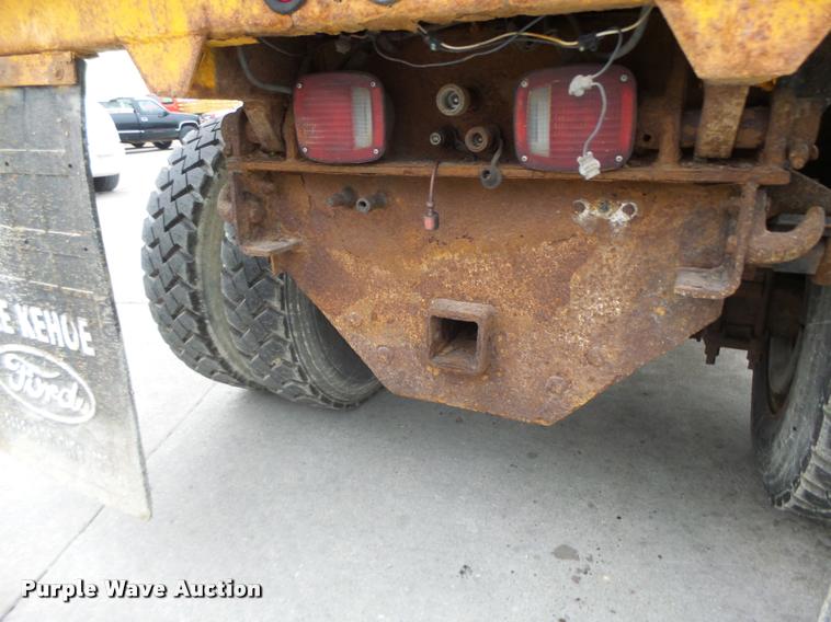 image for item DA3252 1998 Ford F800 Super Duty dump truck