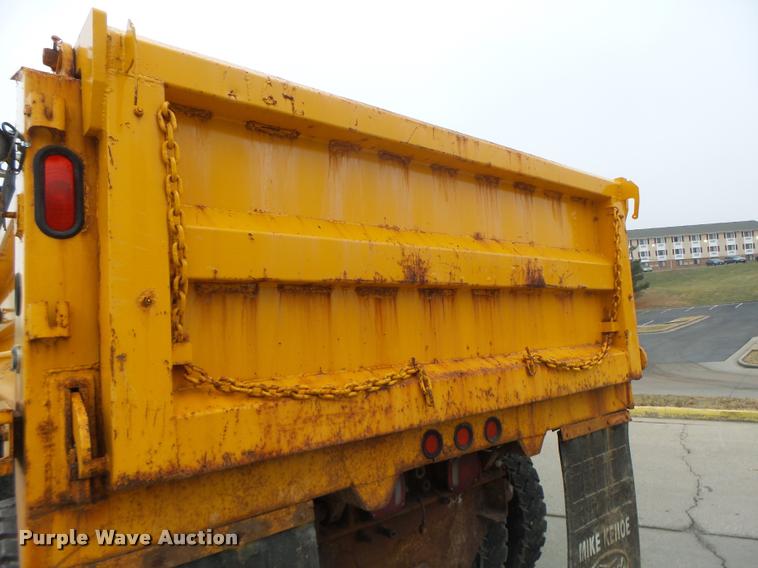 image for item DA3252 1998 Ford F800 Super Duty dump truck
