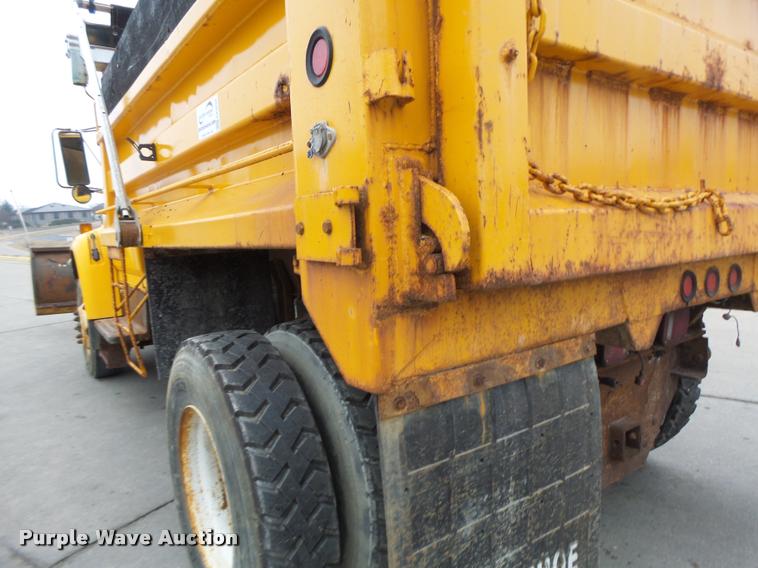 image for item DA3252 1998 Ford F800 Super Duty dump truck