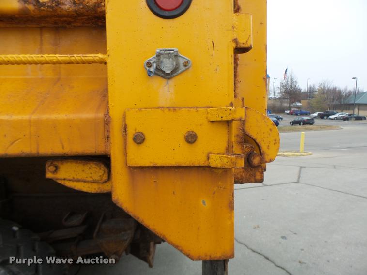 image for item DA3252 1998 Ford F800 Super Duty dump truck