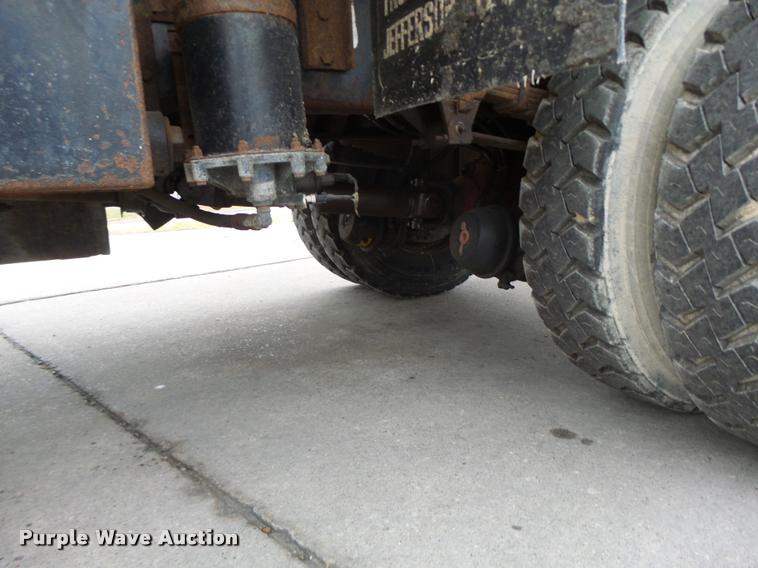 image for item DA3252 1998 Ford F800 Super Duty dump truck