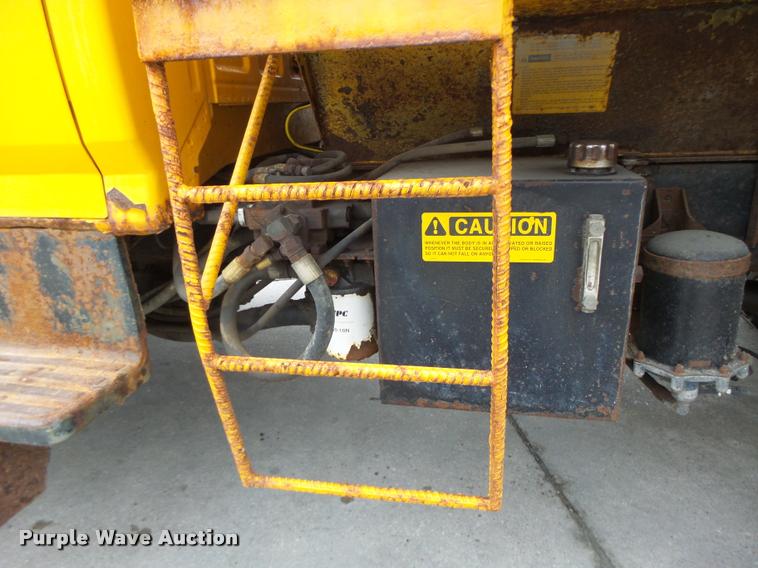 image for item DA3252 1998 Ford F800 Super Duty dump truck
