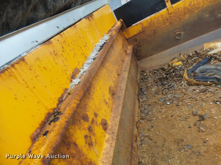 image for item DA3252 1998 Ford F800 Super Duty dump truck