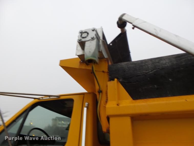 image for item DA3252 1998 Ford F800 Super Duty dump truck