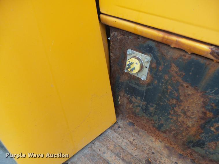 image for item DA3252 1998 Ford F800 Super Duty dump truck