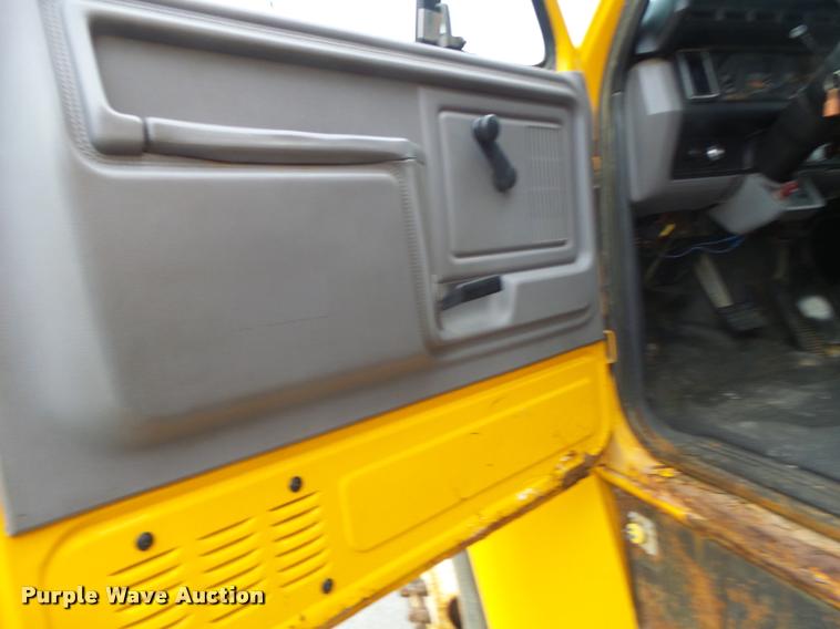 image for item DA3252 1998 Ford F800 Super Duty dump truck