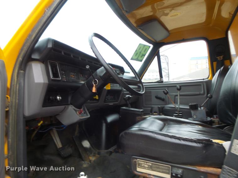 image for item DA3252 1998 Ford F800 Super Duty dump truck