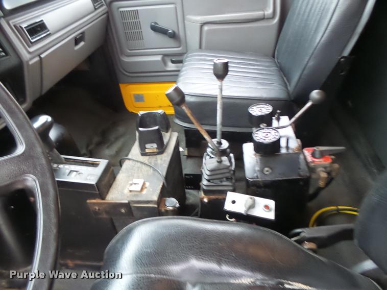 image for item DA3252 1998 Ford F800 Super Duty dump truck