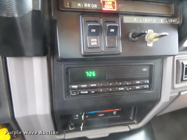 image for item DA3252 1998 Ford F800 Super Duty dump truck