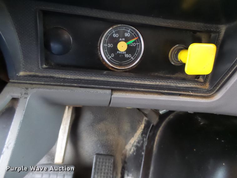 image for item DA3252 1998 Ford F800 Super Duty dump truck