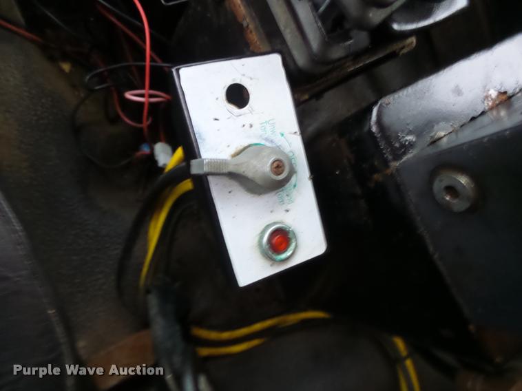 image for item DA3252 1998 Ford F800 Super Duty dump truck