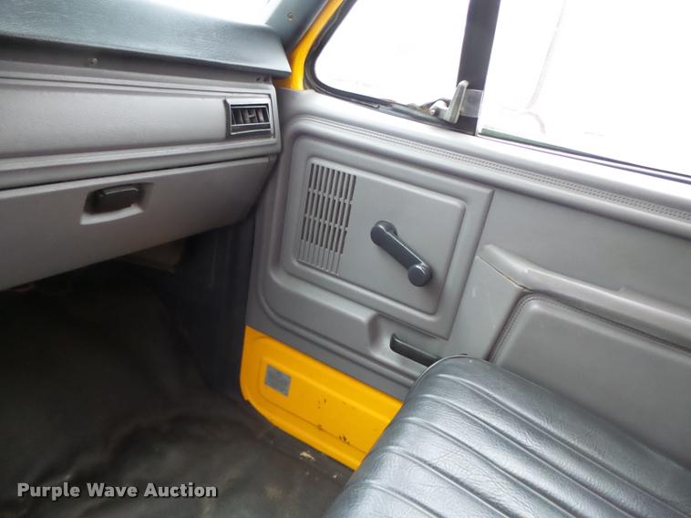 image for item DA3252 1998 Ford F800 Super Duty dump truck