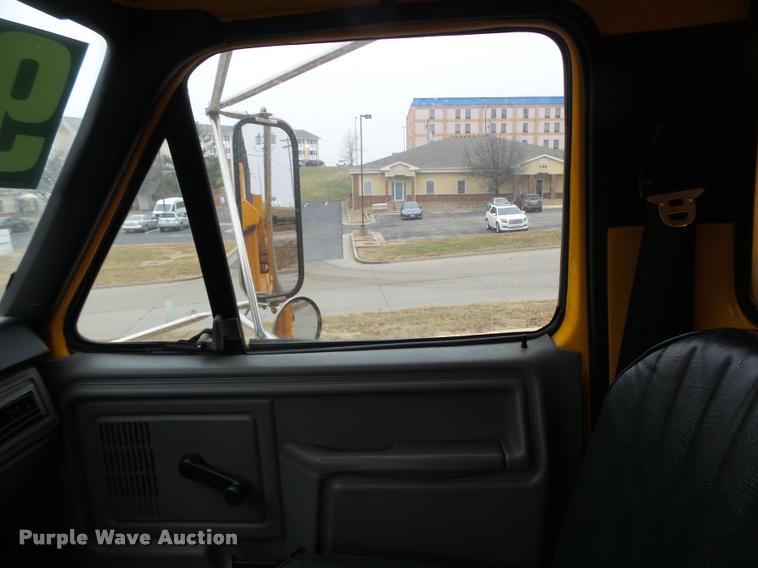 image for item DA3252 1998 Ford F800 Super Duty dump truck