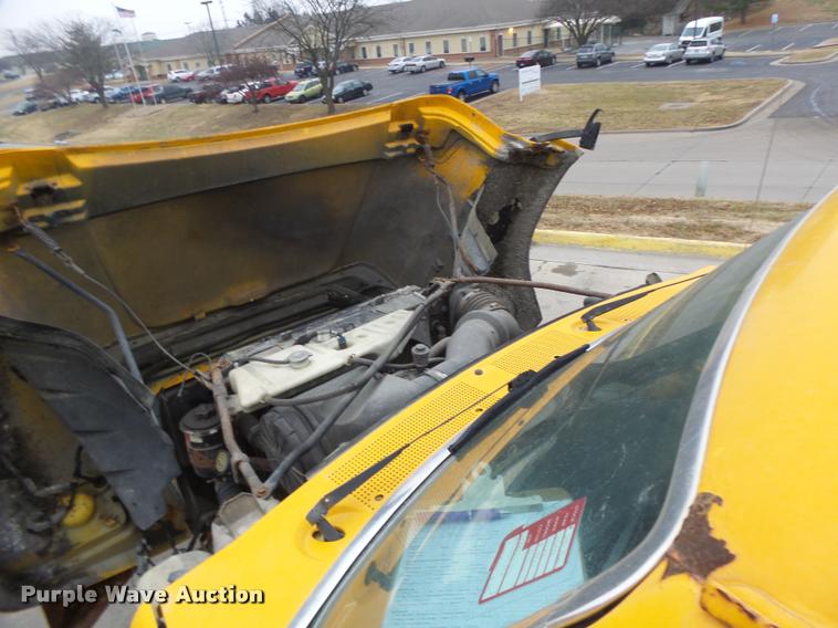 image for item DA3252 1998 Ford F800 Super Duty dump truck