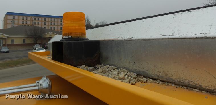 image for item DA3252 1998 Ford F800 Super Duty dump truck