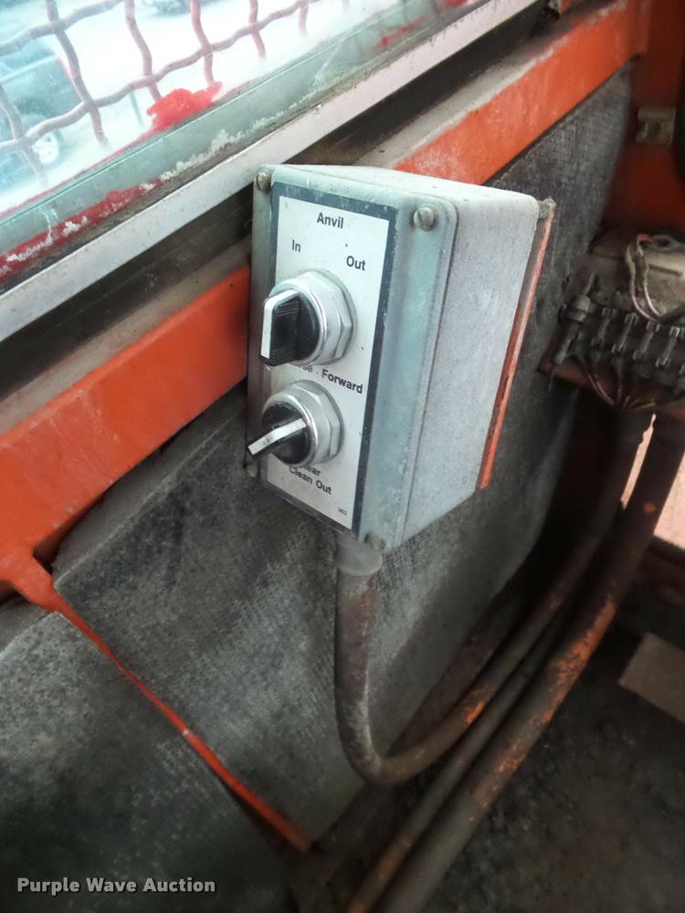 image for item DA5107 1990 Morbark waste grinder