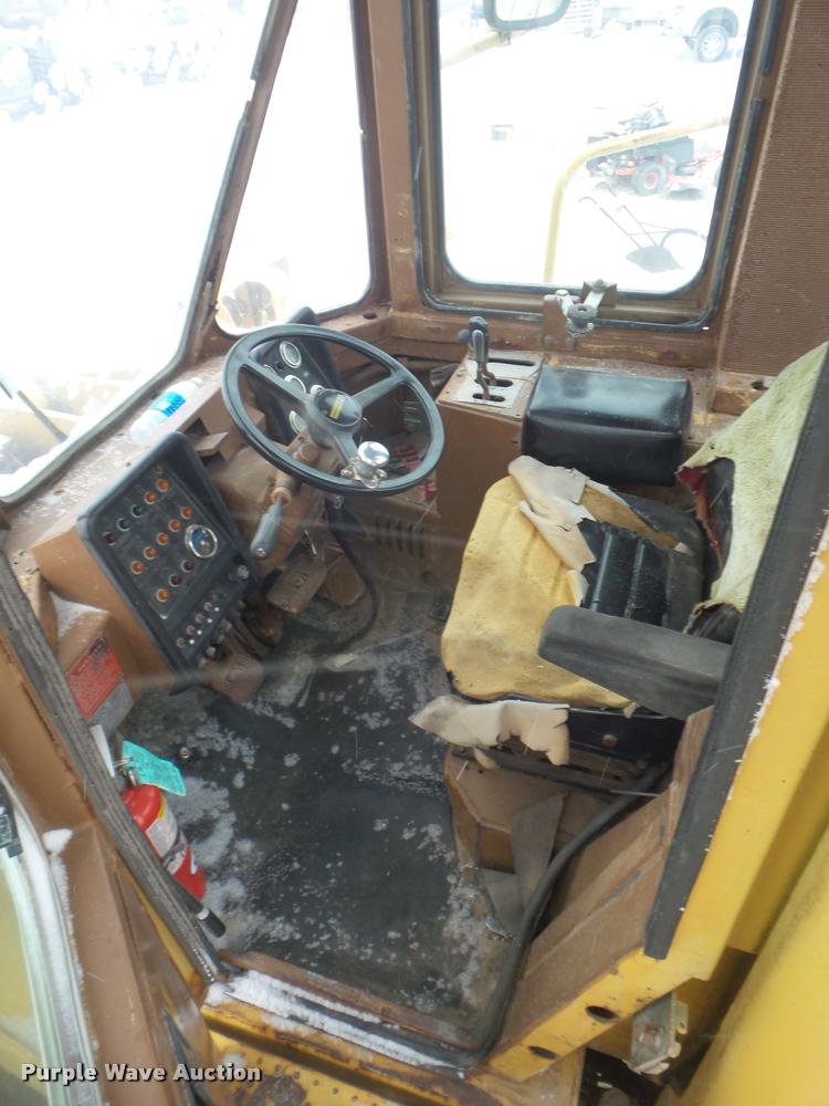 image for item DA5247 1981 Caterpillar 988B wheel loader