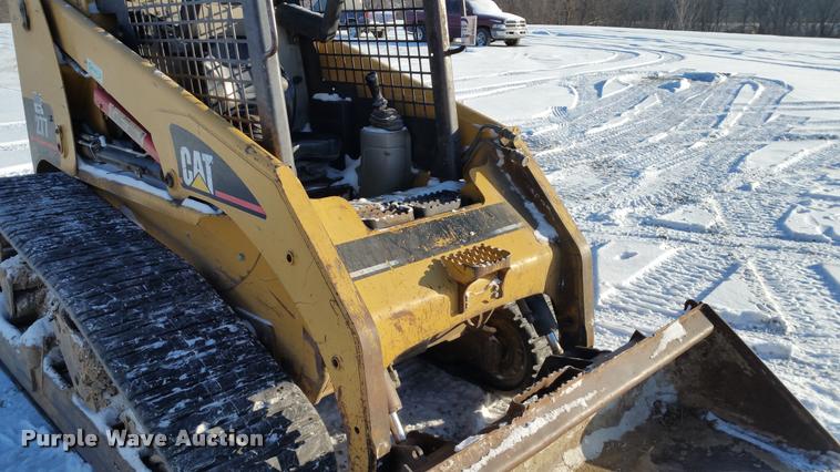image for item DA5825 2004 Caterpillar 277 skid steer