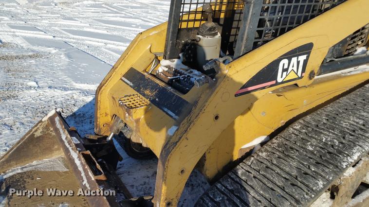 image for item DA5825 2004 Caterpillar 277 skid steer