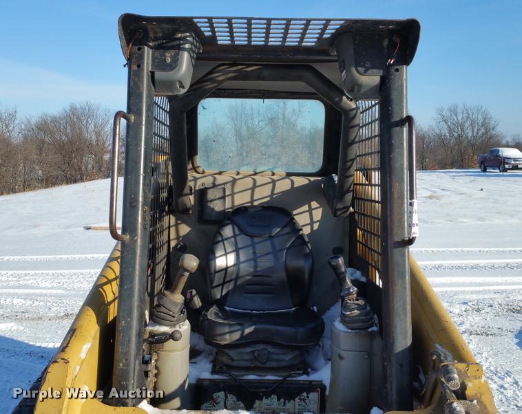 image for item DA5825 2004 Caterpillar 277 skid steer