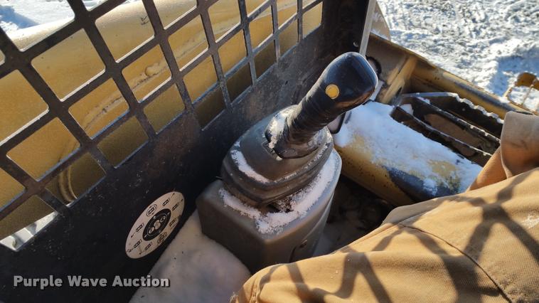 image for item DA5825 2004 Caterpillar 277 skid steer