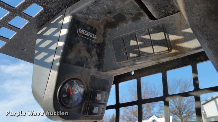 image for item DA5825 2004 Caterpillar 277 skid steer