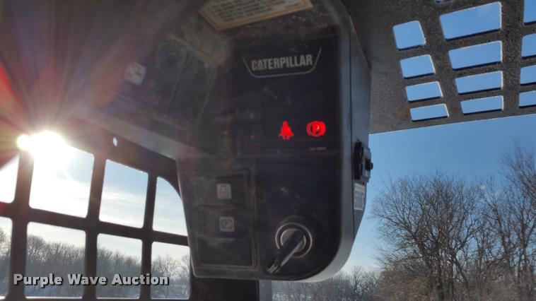 image for item DA5825 2004 Caterpillar 277 skid steer