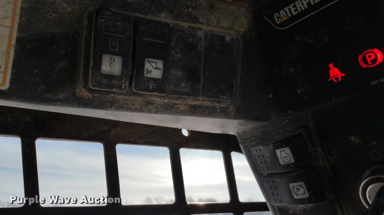 image for item DA5825 2004 Caterpillar 277 skid steer