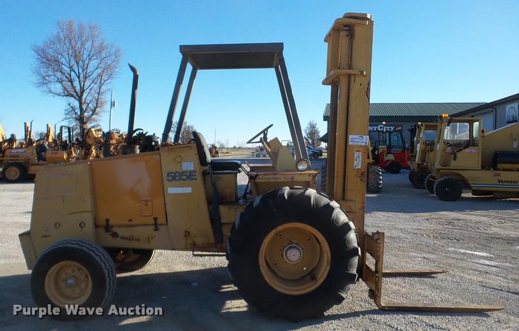image for item DB5417 1997 Case 585E rough terrain forklift