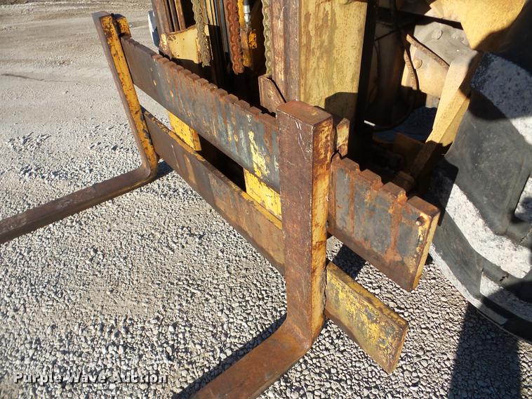 image for item DB5417 1997 Case 585E rough terrain forklift