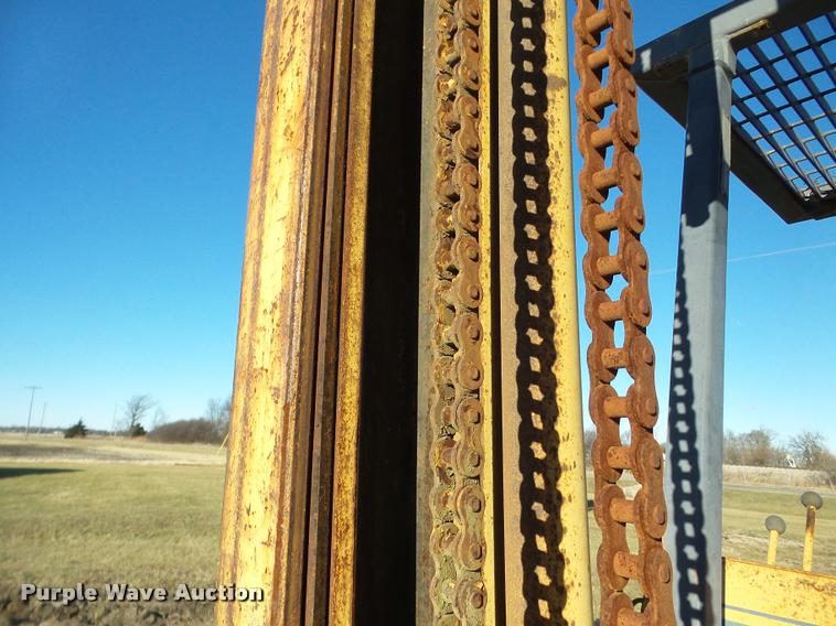 image for item DB5417 1997 Case 585E rough terrain forklift