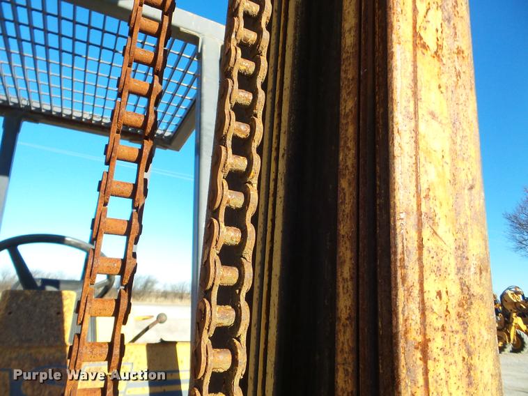 image for item DB5417 1997 Case 585E rough terrain forklift