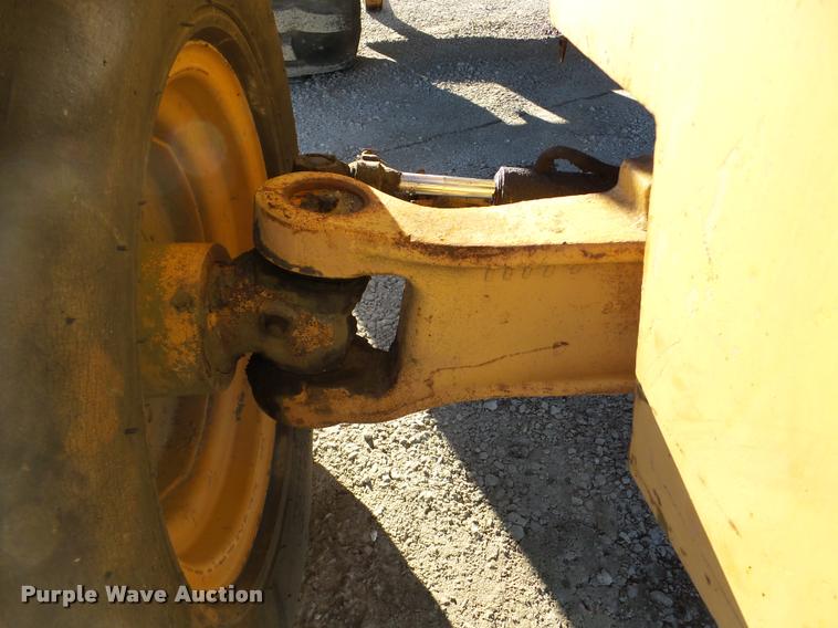 image for item DB5417 1997 Case 585E rough terrain forklift