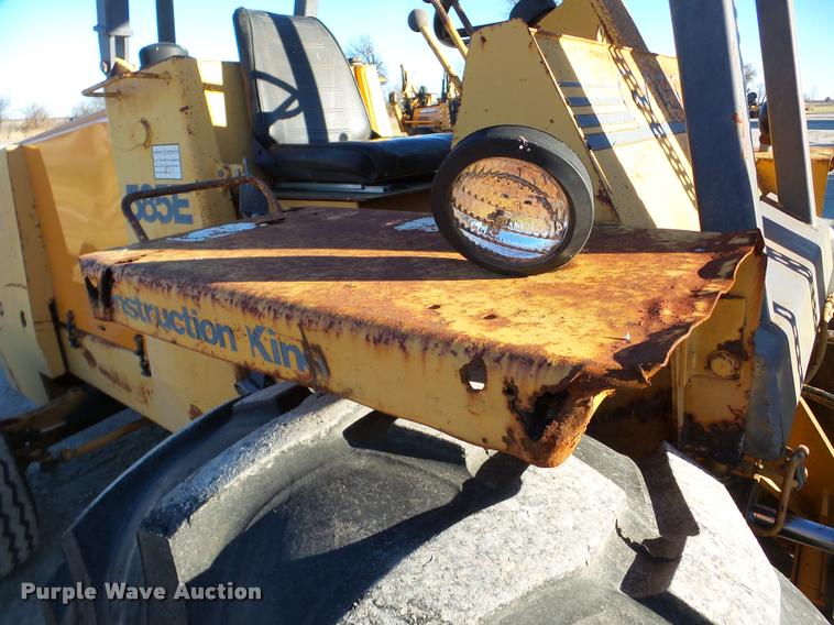 image for item DB5417 1997 Case 585E rough terrain forklift