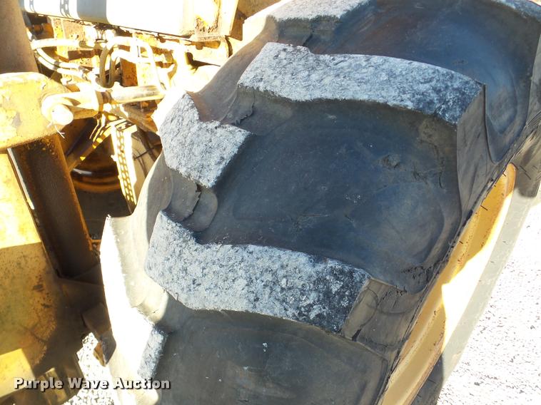 image for item DB5417 1997 Case 585E rough terrain forklift