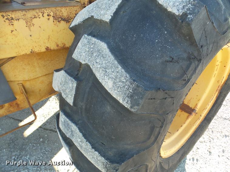 image for item DB5417 1997 Case 585E rough terrain forklift