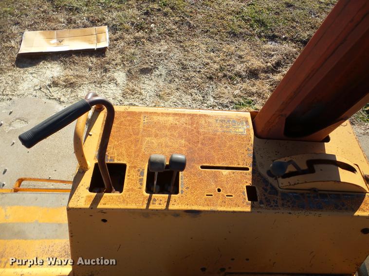 image for item DB5422 1990 Case 760 trencher