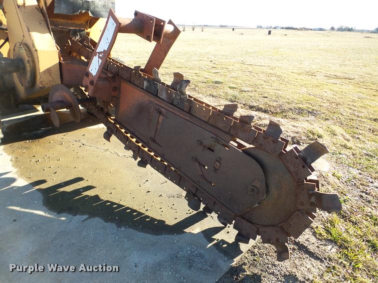 image for item DB5422 1990 Case 760 trencher