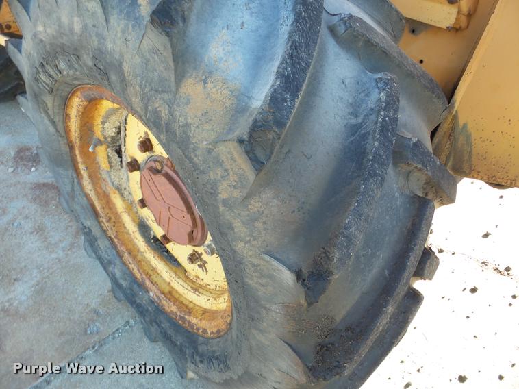 image for item DB5422 1990 Case 760 trencher