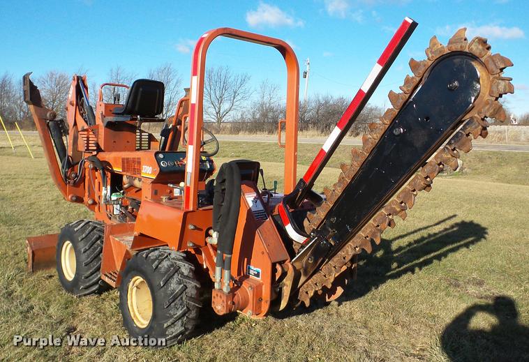 image for item DB5423 2001 Ditch Witch 3700DD trencher