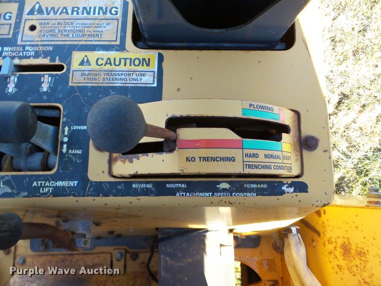 image for item DB5424 1999 Case 560 trencher